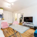 Guestready - Chic Apt Near Passerelle Bichat